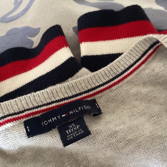 ✨3/$15✨tommy hilfiger button down longsleeve - Picture 2 of 7